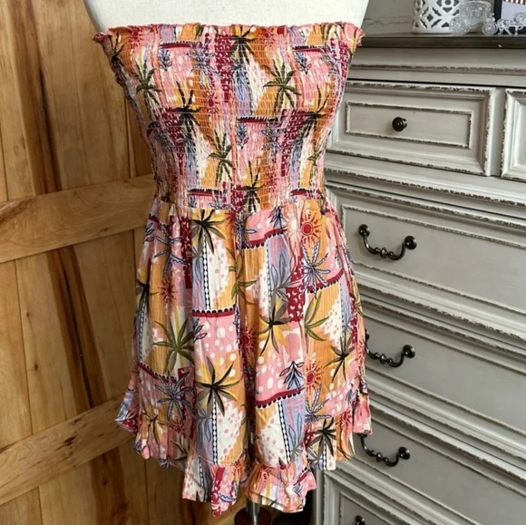 Angie Smocked Short Romper size S - Picture 4 of 7